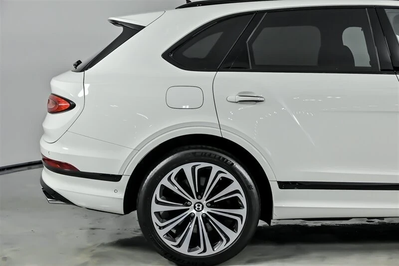 2021 Bentley Bentayga - Image 13 of 21