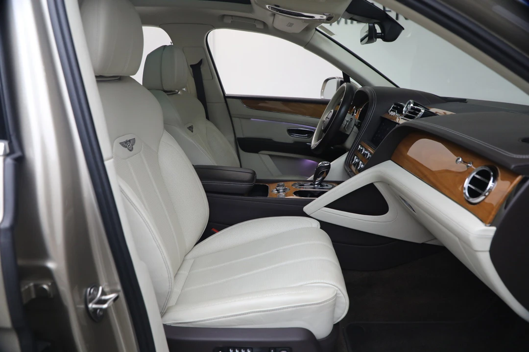 2021 Bentley Bentayga - Image 26 of 31