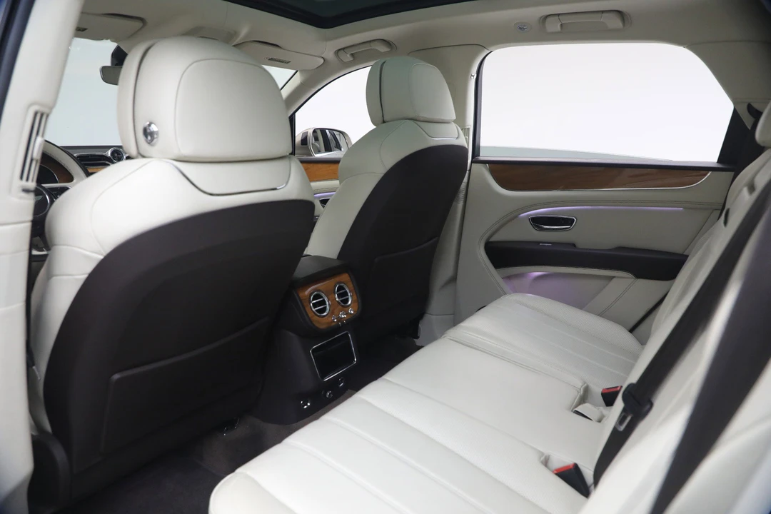 2021 Bentley Bentayga - Image 21 of 31
