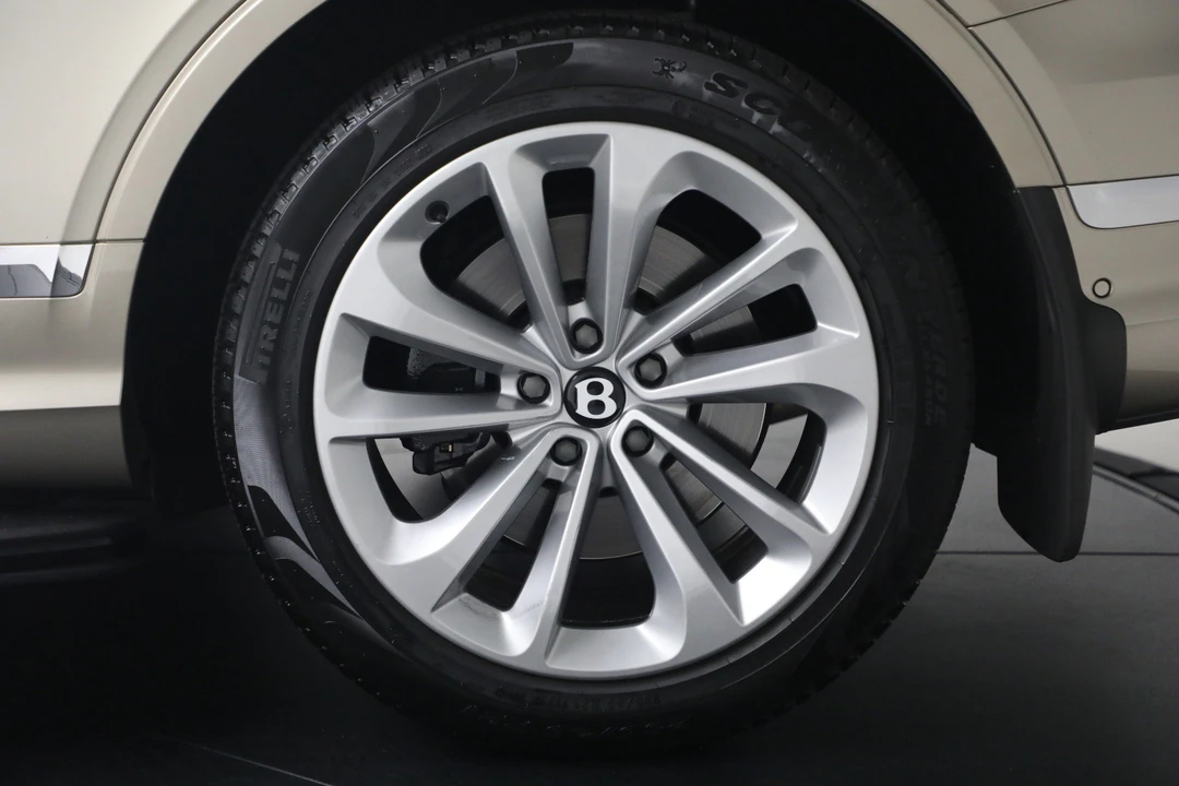 2021 Bentley Bentayga - Image 15 of 31