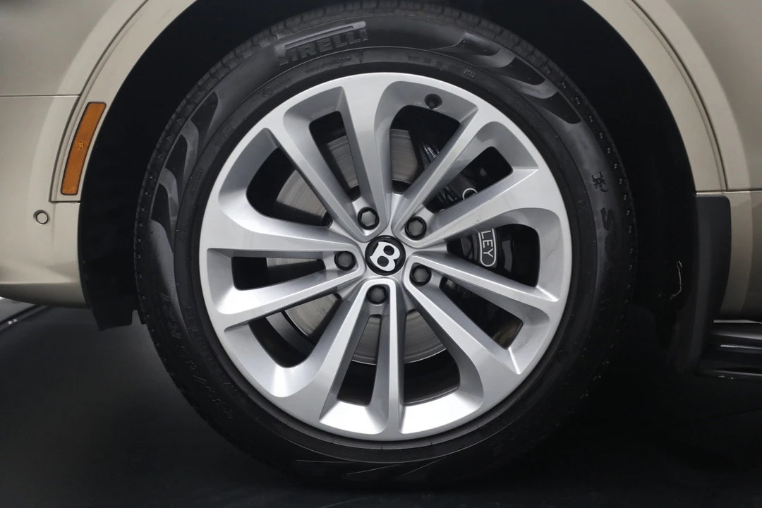 2021 Bentley Bentayga - Image 14 of 31