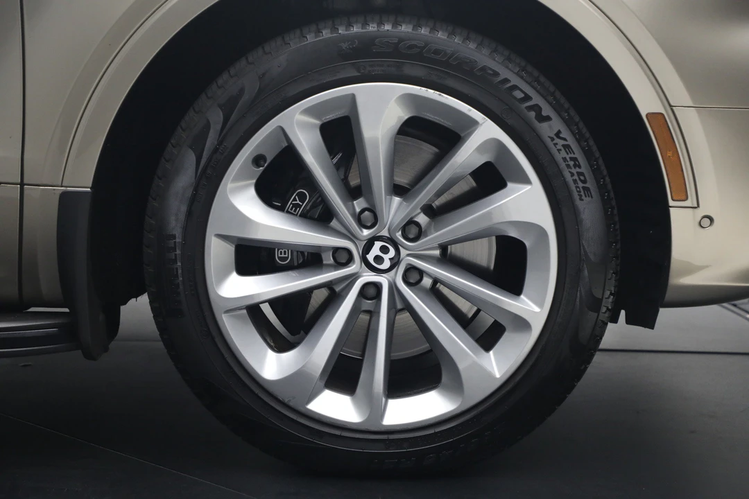 2021 Bentley Bentayga - Image 16 of 31