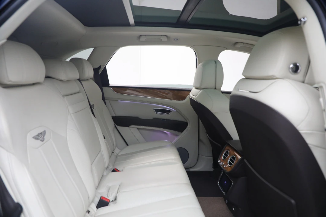 2021 Bentley Bentayga - Image 29 of 31