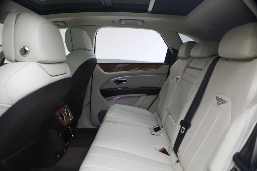 2021 Bentley Bentayga - Image 22 of 31