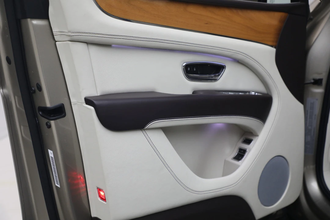 2021 Bentley Bentayga - Image 17 of 31