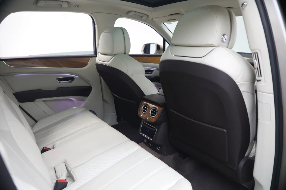 2021 Bentley Bentayga - Image 28 of 31