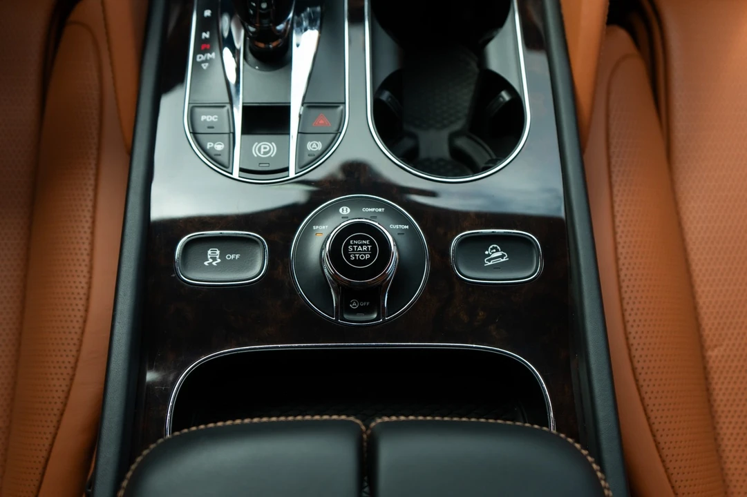 2021 Bentley Bentayga - Image 25 of 31