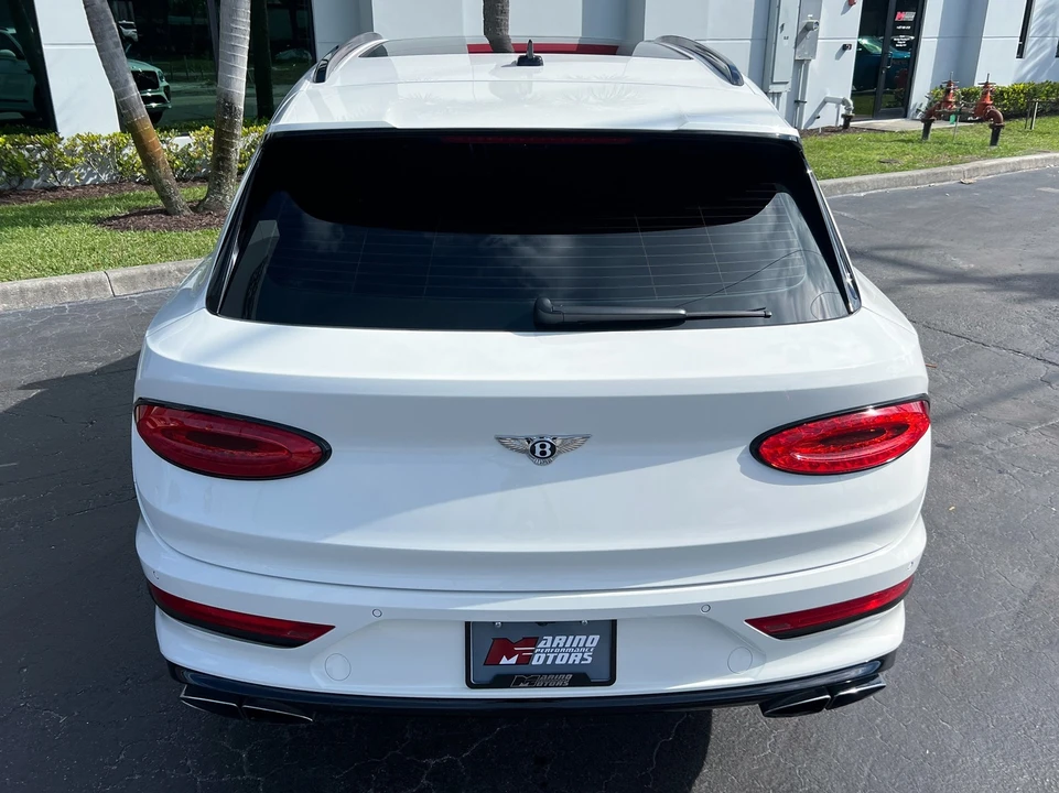 2021 Bentley Bentayga - Image 17 of 21