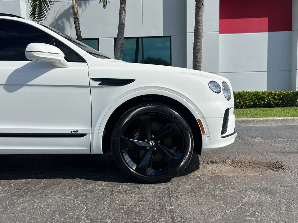 2021 Bentley Bentayga - Image 9 of 21