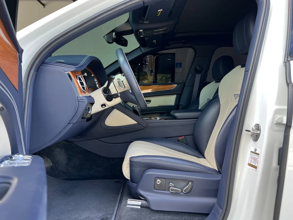 2021 Bentley Bentayga - Image 19 of 21