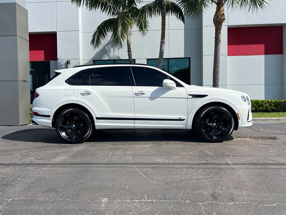 2021 Bentley Bentayga - Image 8 of 21