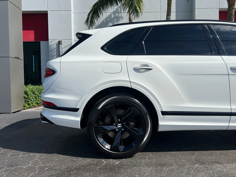 2021 Bentley Bentayga - Image 7 of 21