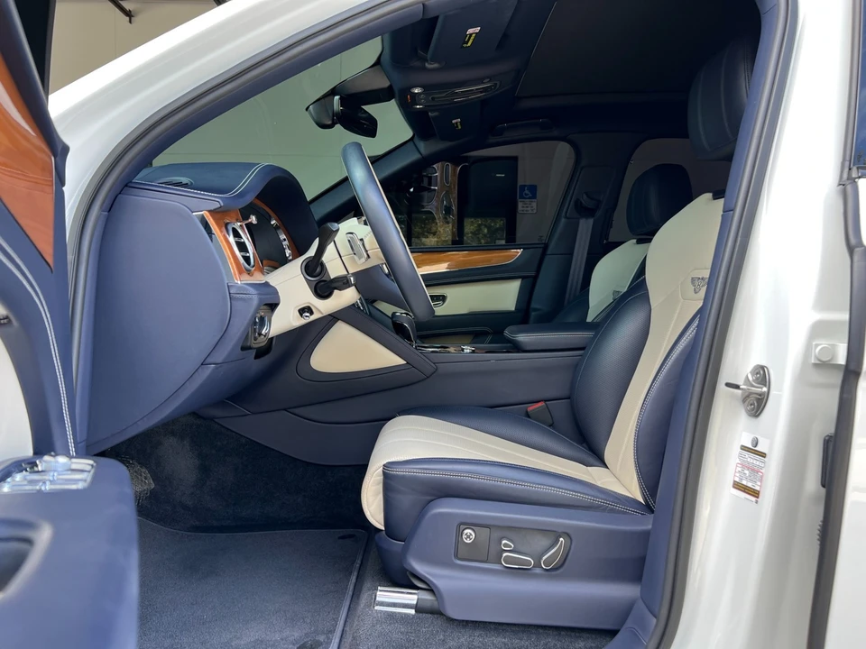 2021 Bentley Bentayga - Image 19 of 21