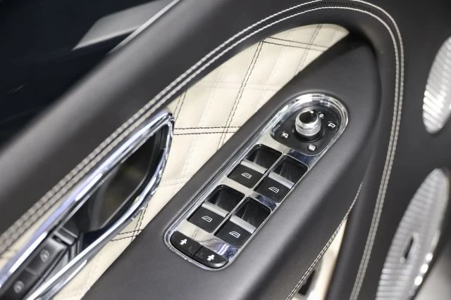 2021 Bentley Bentayga - Image 12 of 31