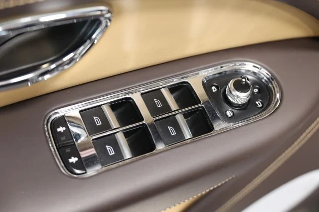 2021 Bentley Bentayga - Image 10 of 21