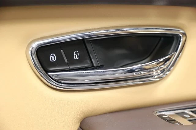 2021 Bentley Bentayga - Image 11 of 21