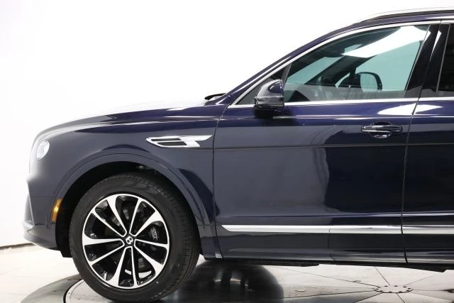 2021 Bentley Bentayga - Image 7 of 21