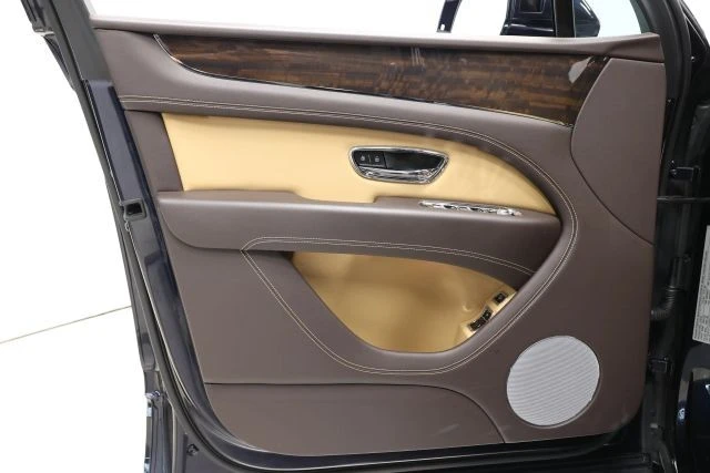 2021 Bentley Bentayga - Image 9 of 31