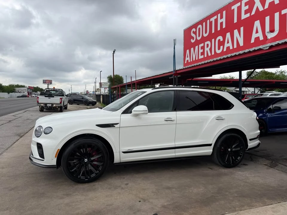 2021 Bentley Bentayga - Image 11 of 17