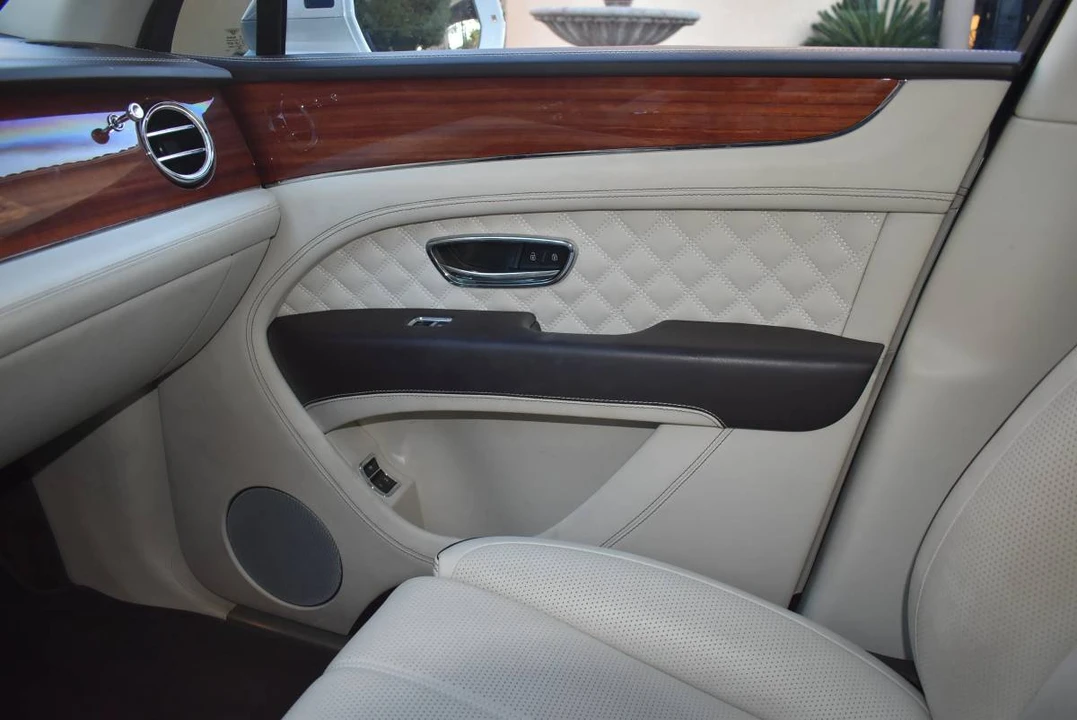 2021 Bentley Bentayga - Image 20 of 24