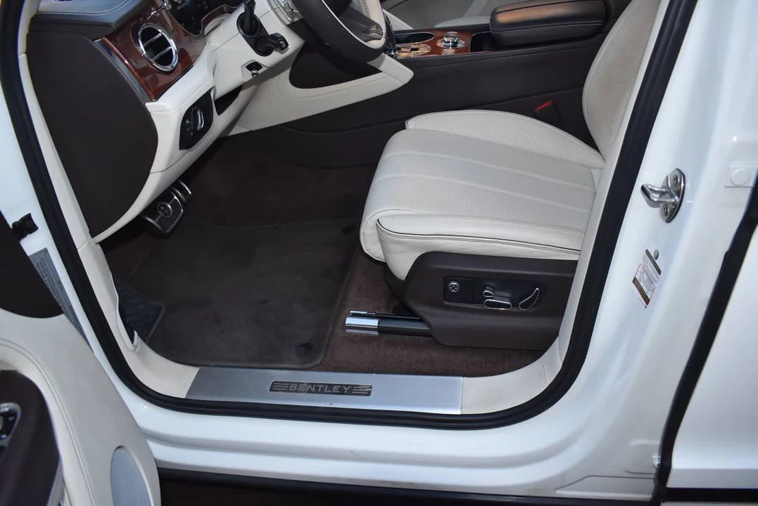 2021 Bentley Bentayga - Image 13 of 24