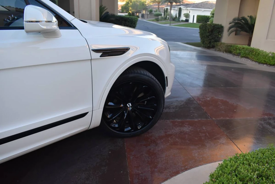 2021 Bentley Bentayga - Image 11 of 24