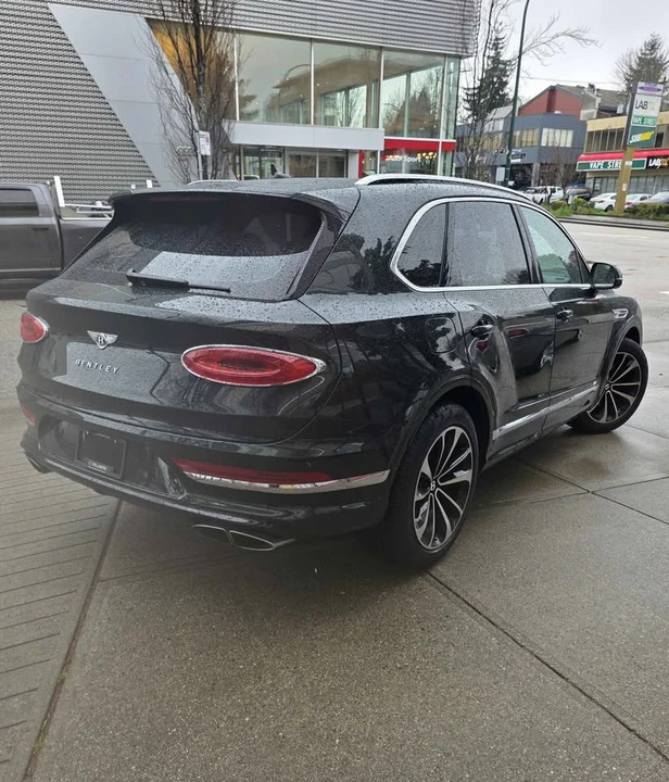2021 Bentley Bentayga - Image 2 of 18