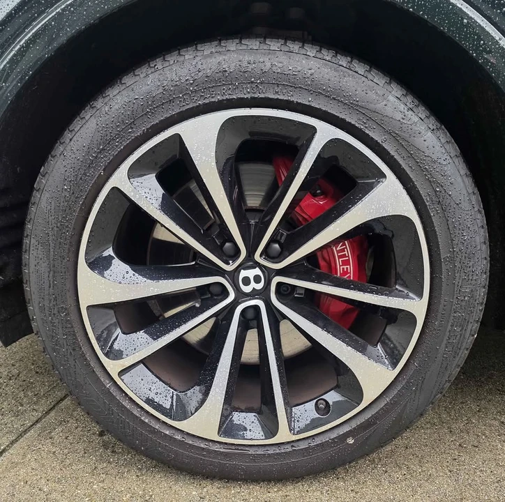 2021 Bentley Bentayga - Image 16 of 18
