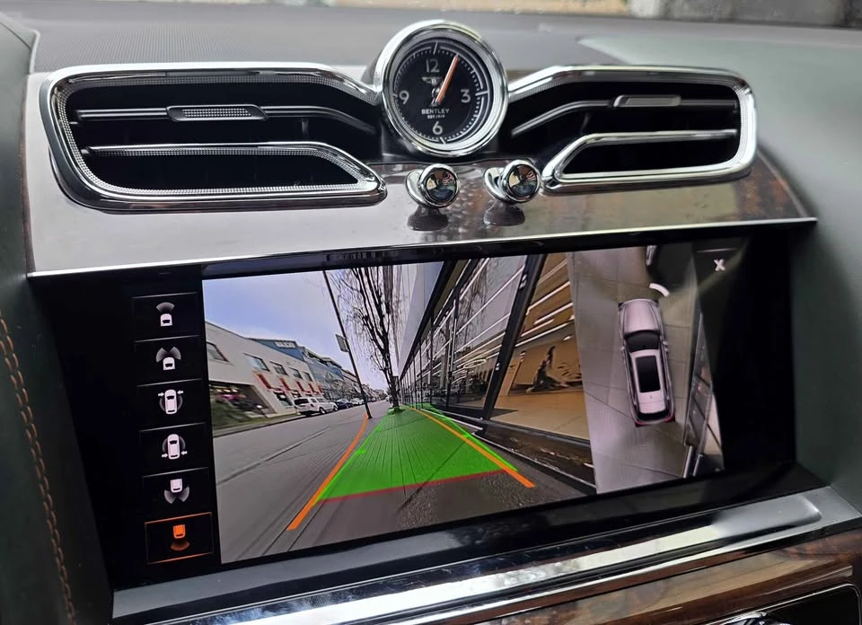 2021 Bentley Bentayga - Image 10 of 18