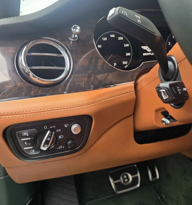 2021 Bentley Bentayga - Image 7 of 18