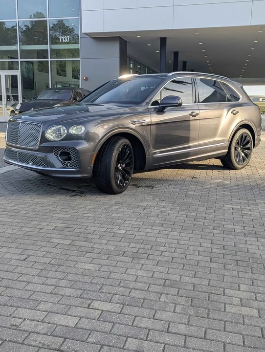 2021 Bentley Bentayga - Image 7 of 17