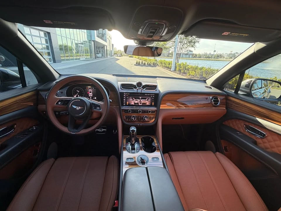 2021 Bentley Bentayga - Image 15 of 17