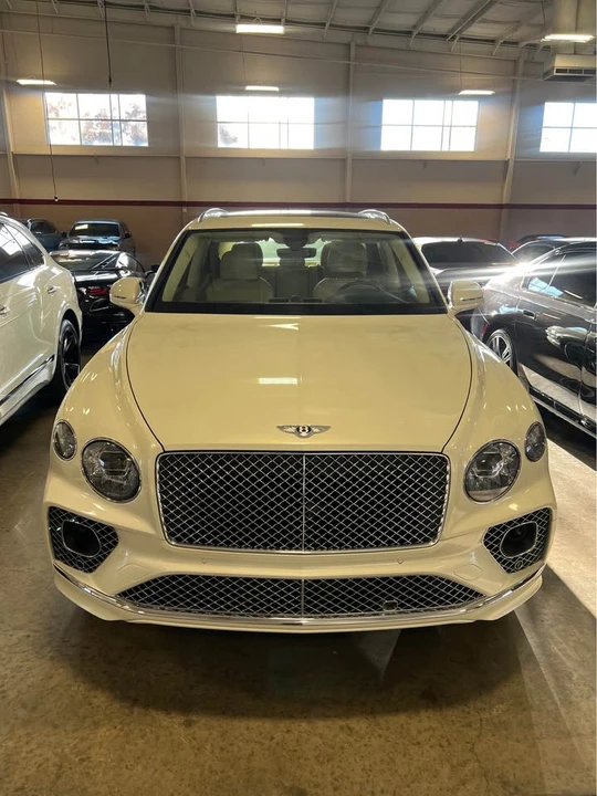 2021 Bentley Bentayga - Image 2 of 8