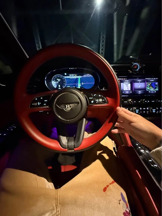 2021 Bentley Bentayga - Image 11 of 19