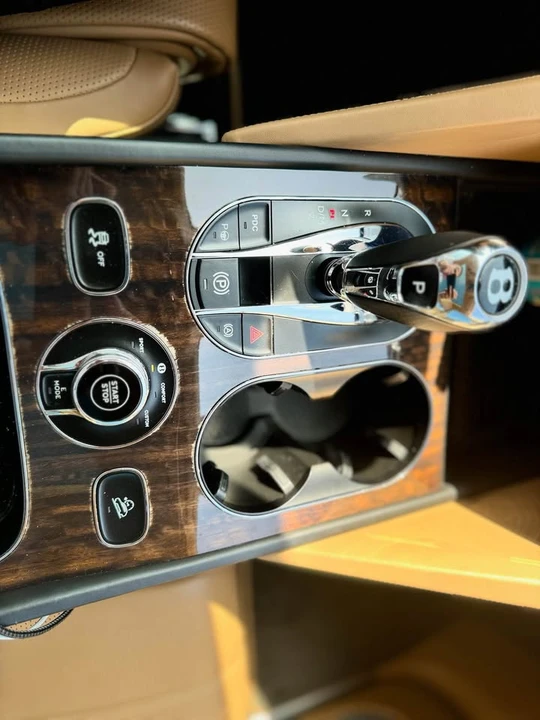 2021 Bentley Bentayga - Image 17 of 20