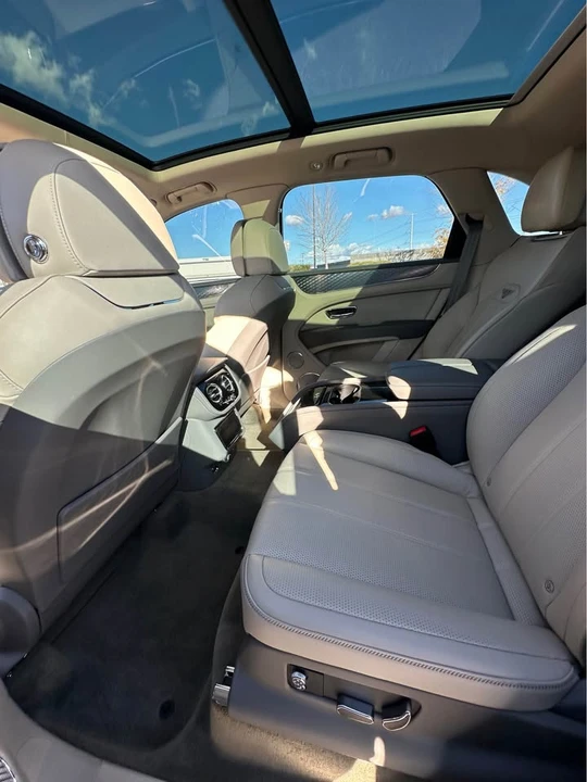 2021 Bentley Bentayga - Image 16 of 18