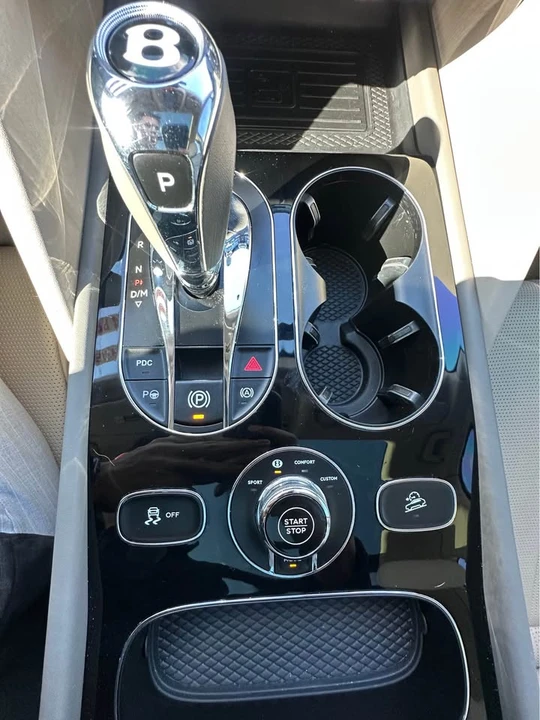 2021 Bentley Bentayga - Image 15 of 18