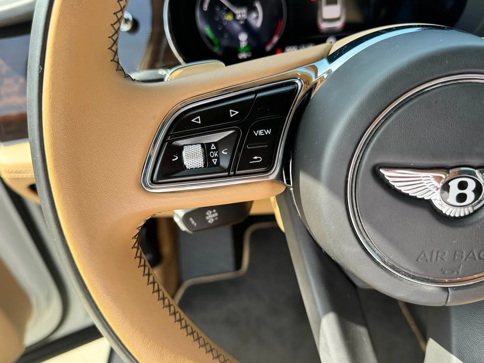 2021 Bentley Bentayga - Image 11 of 17