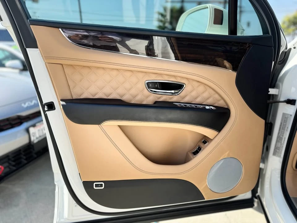 2021 Bentley Bentayga - Image 8 of 20