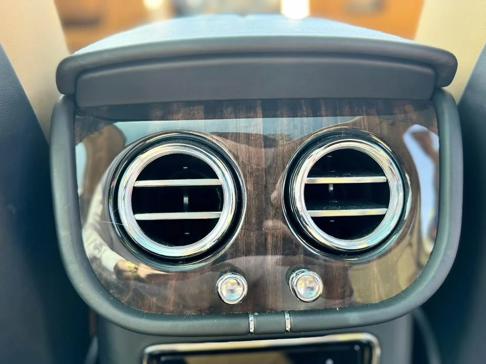2021 Bentley Bentayga - Image 18 of 20