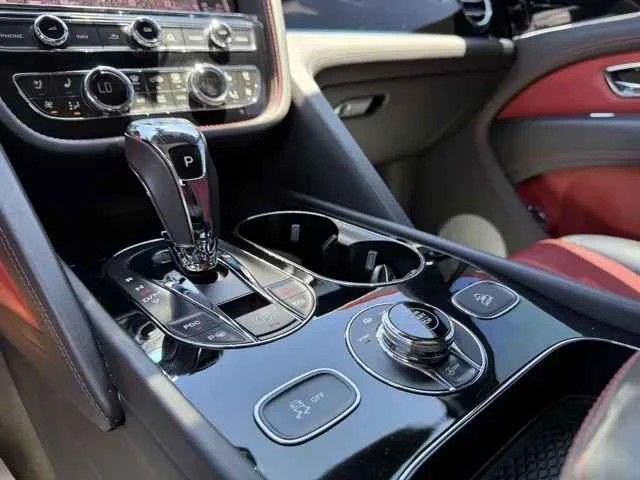 2021 Bentley Bentayga - Image 7 of 9