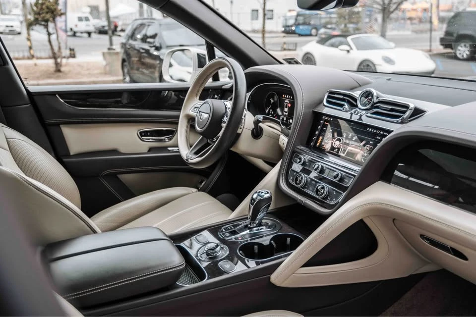 2021 Bentley Bentayga - Image 12 of 20