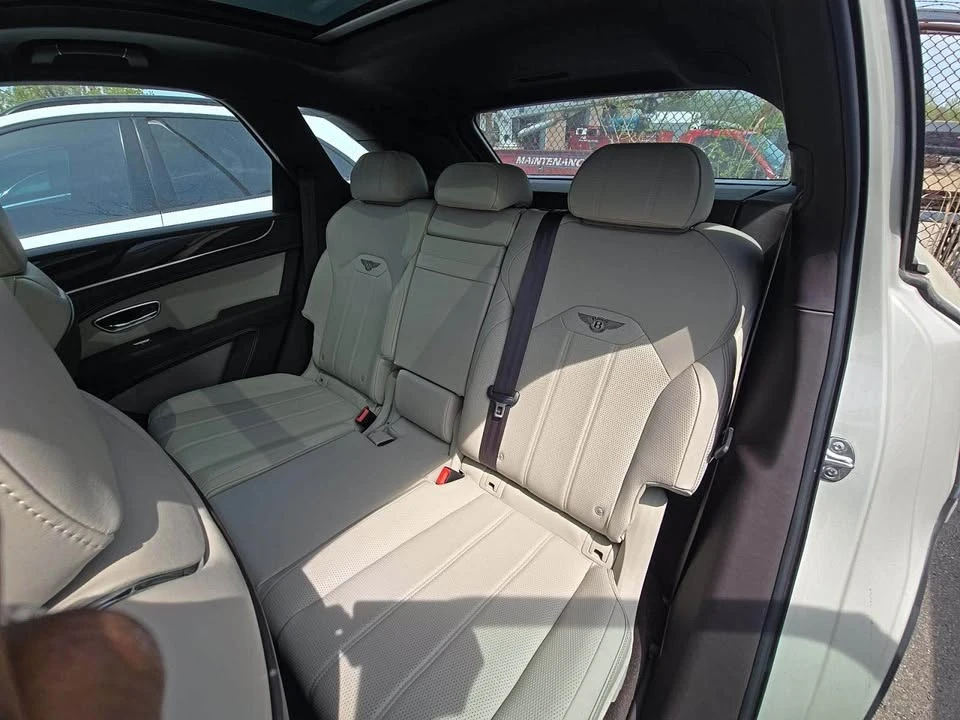 2021 Bentley Bentayga - Image 18 of 20