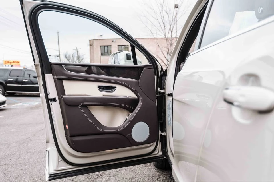 2021 Bentley Bentayga - Image 8 of 20