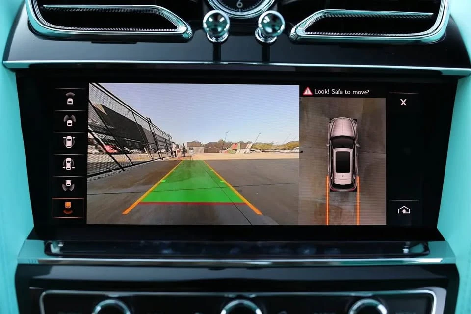 2021 Bentley Bentayga - Image 18 of 19