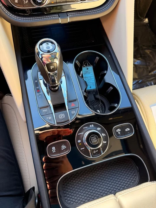 2021 Bentley Bentayga - Image 16 of 20