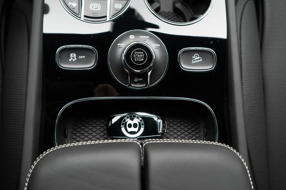 2021 Bentley Bentayga - Image 10 of 18