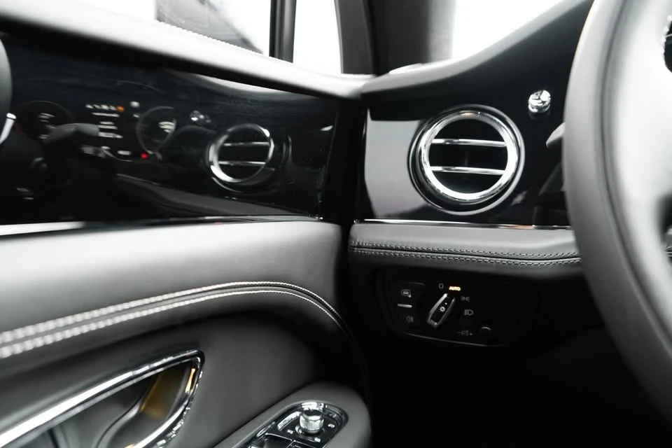 2021 Bentley Bentayga - Image 9 of 18
