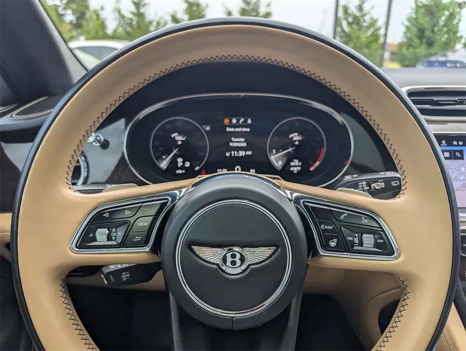 2021 Bentley Bentayga - Image 15 of 17