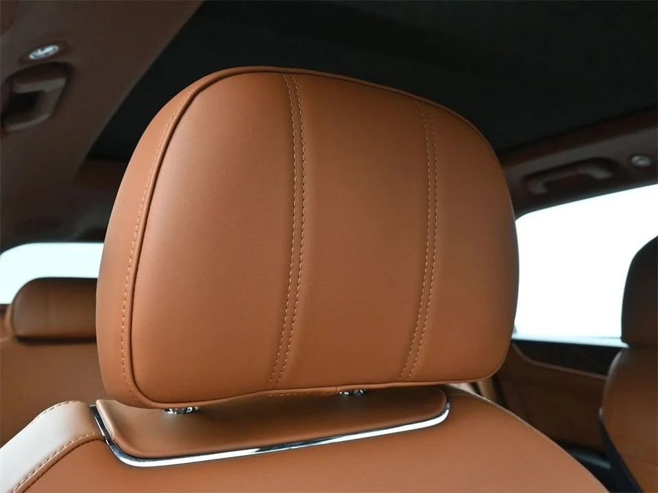 2021 Bentley Bentayga - Image 16 of 19